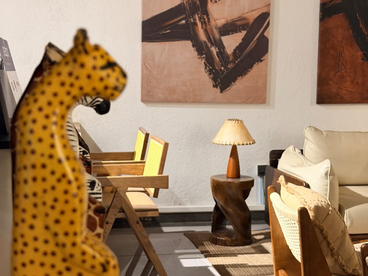 YEZA INN lounge detail